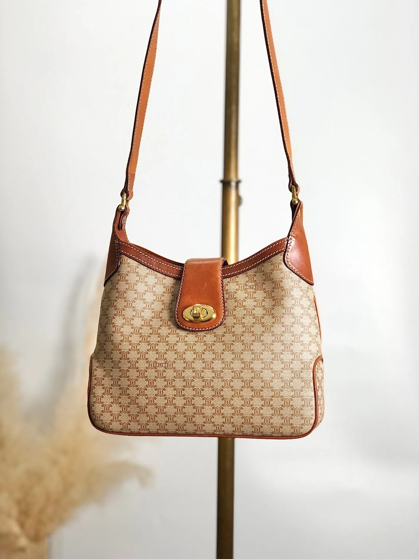 CELINE Macadam Blason Turn Lock Shoulder bag Beige Vintage 457idi