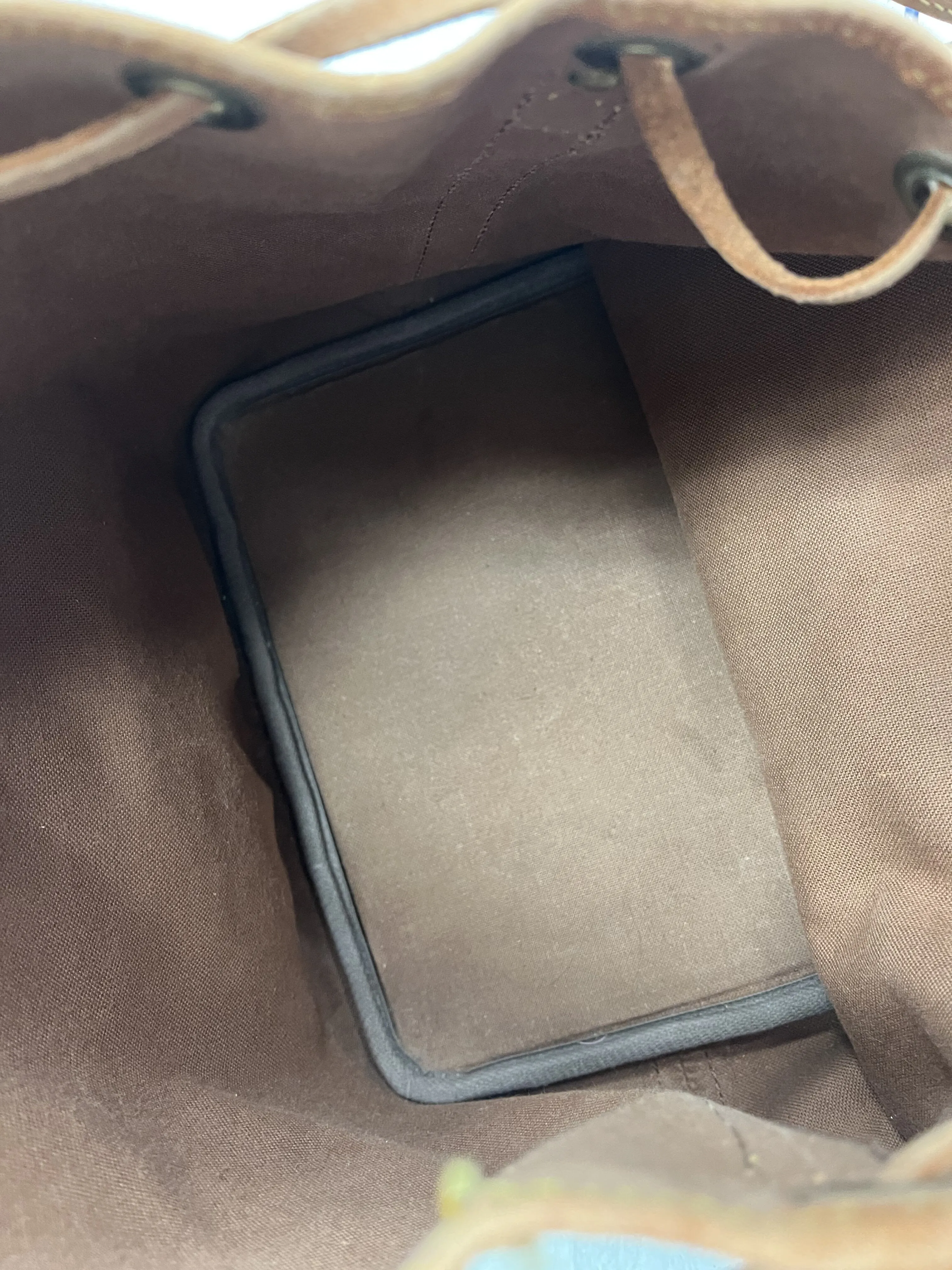 Handbag Luxury Designer By Louis Vuitton  Size: Large