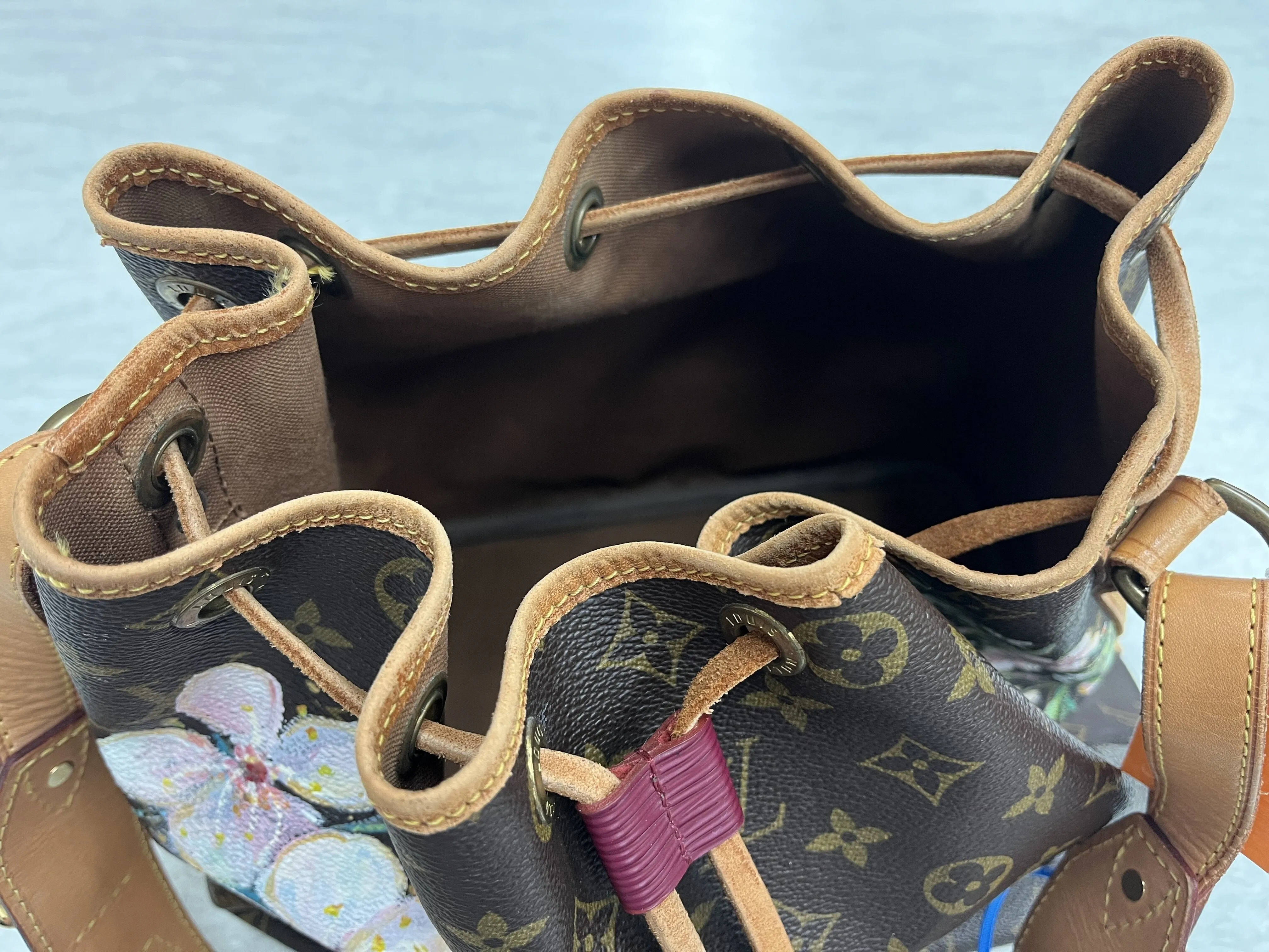 Handbag Luxury Designer By Louis Vuitton  Size: Large