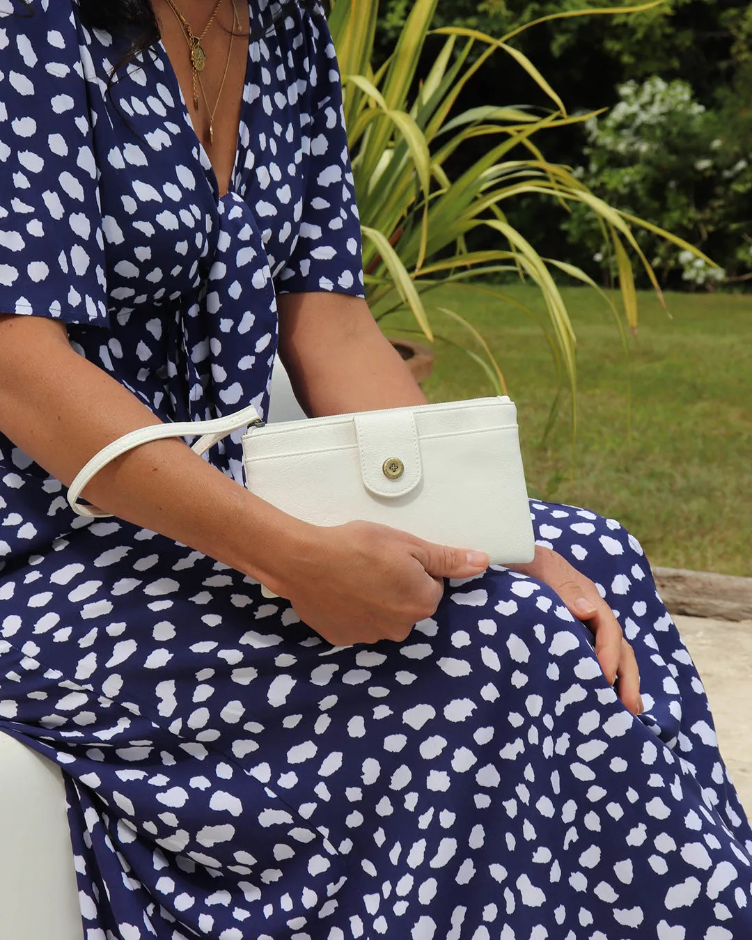 Stevie Wrist Clutch - Ivory