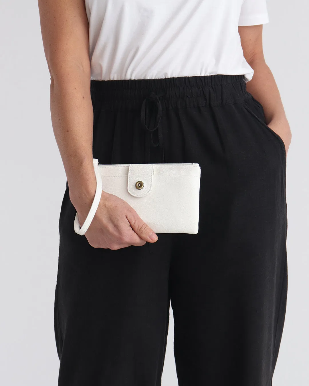 Stevie Wrist Clutch - Ivory