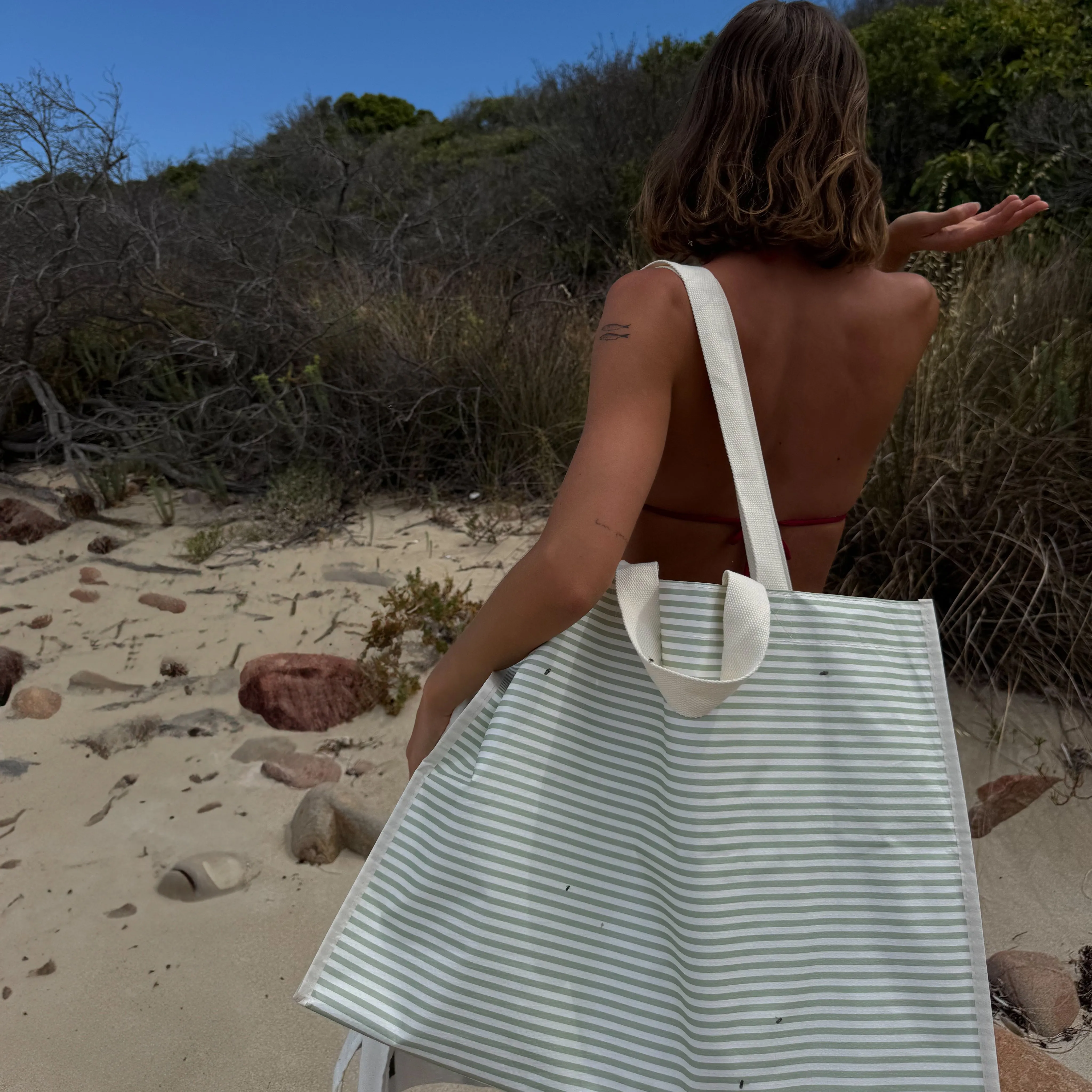 SUNNYLiFE Carryall Beach Bag La Palma Sage Stipe