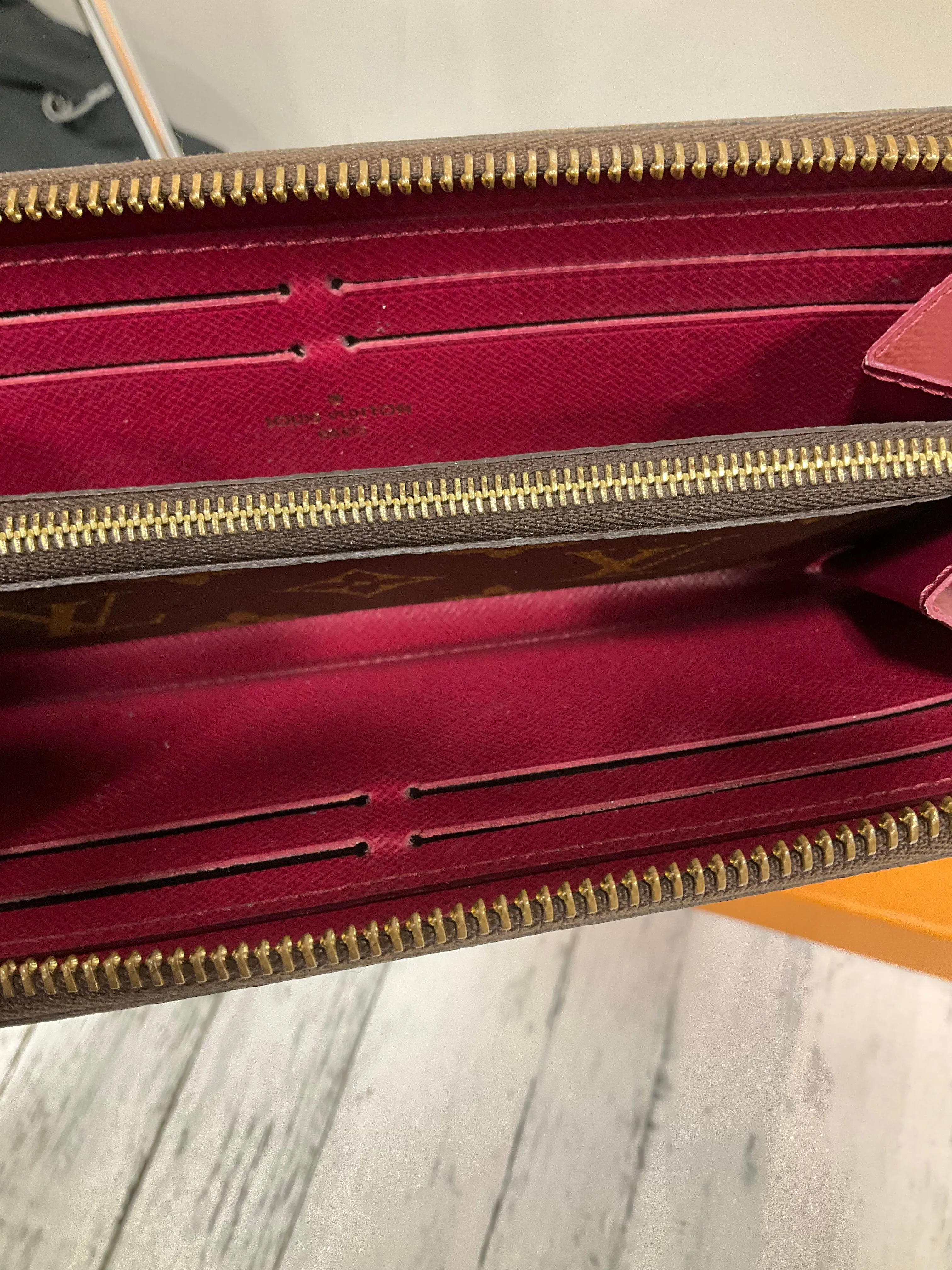 Wallet Luxury Designer By Louis Vuitton, Size: Large